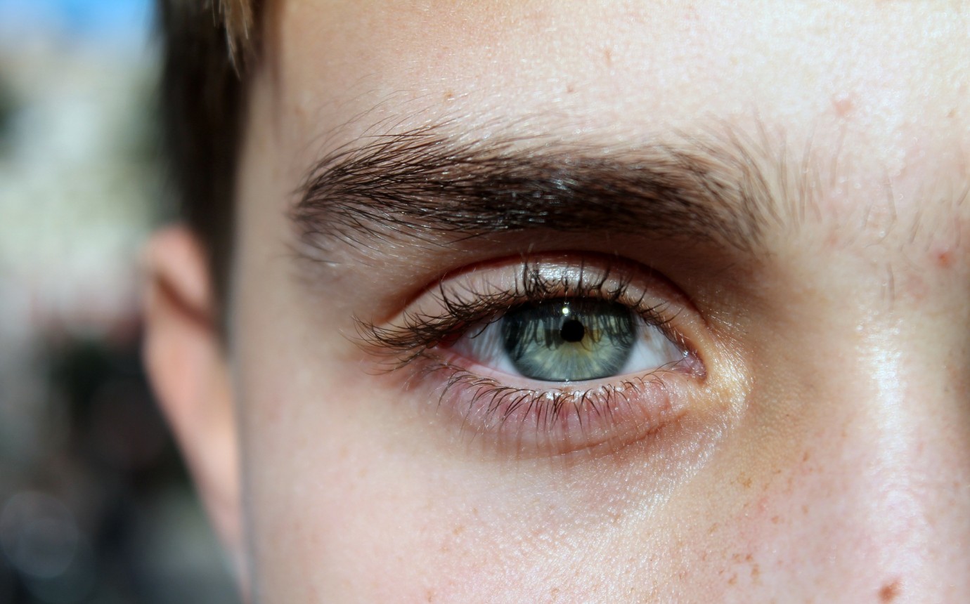 Männer augenbrauenform Augenbrauen formen