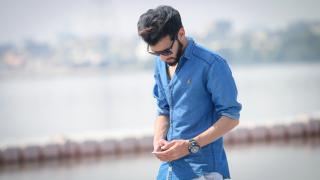 Mann mit vollem Haar